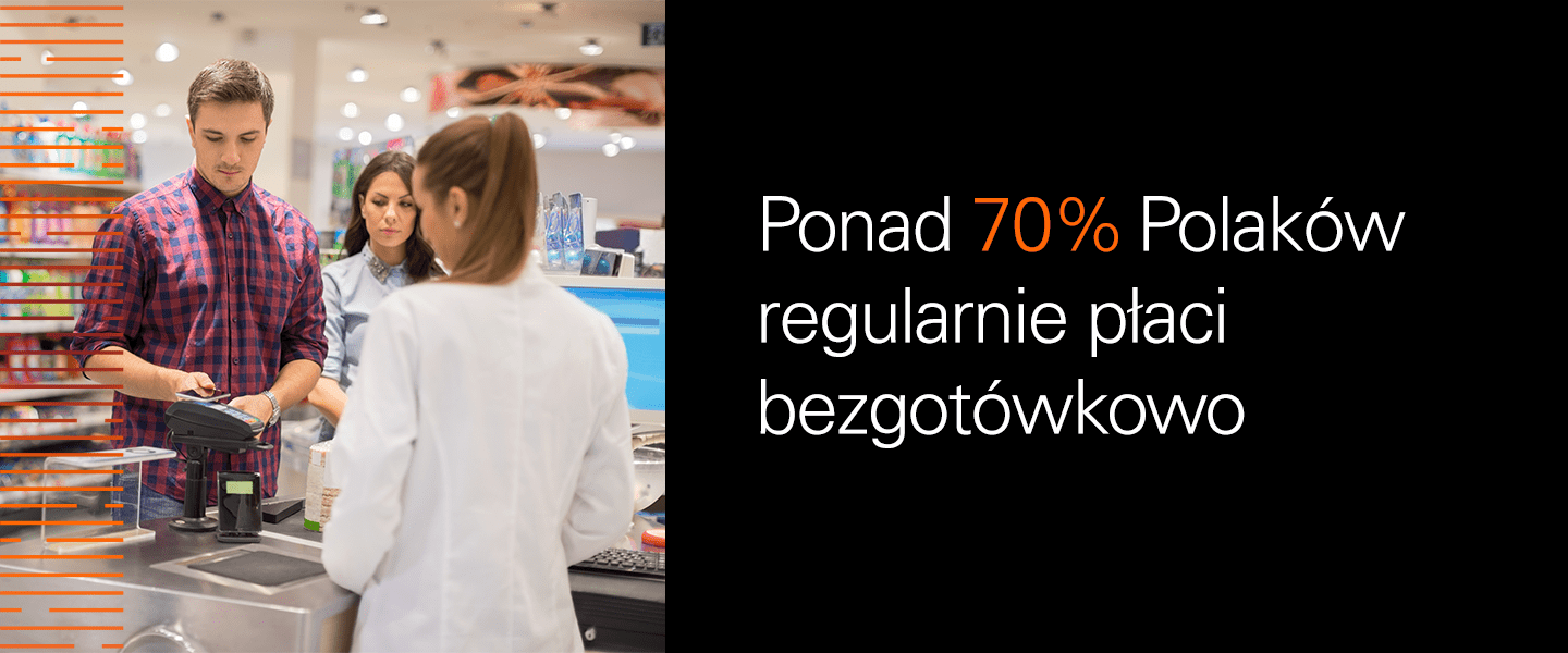 Ponad 70 proc. Polaków regularnie płaci bezgotówkowo